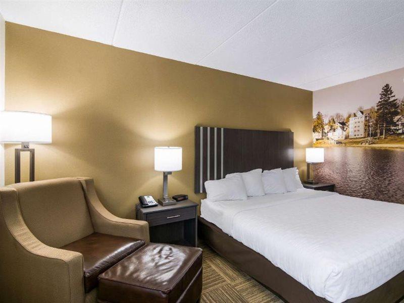 Clarion Pointe Jamestown - Falconer Luaran gambar