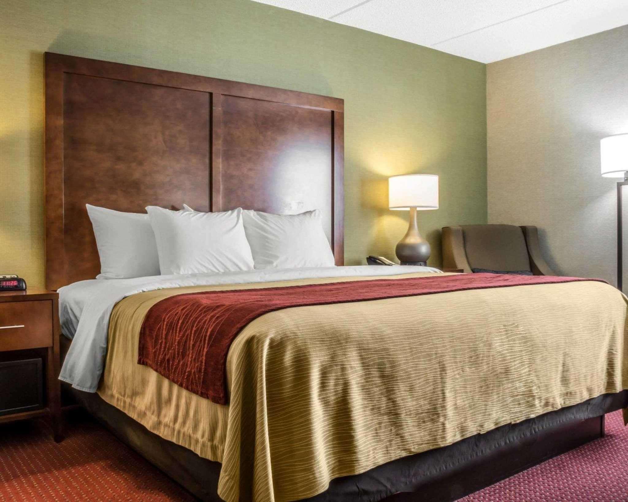 Clarion Pointe Jamestown - Falconer Luaran gambar