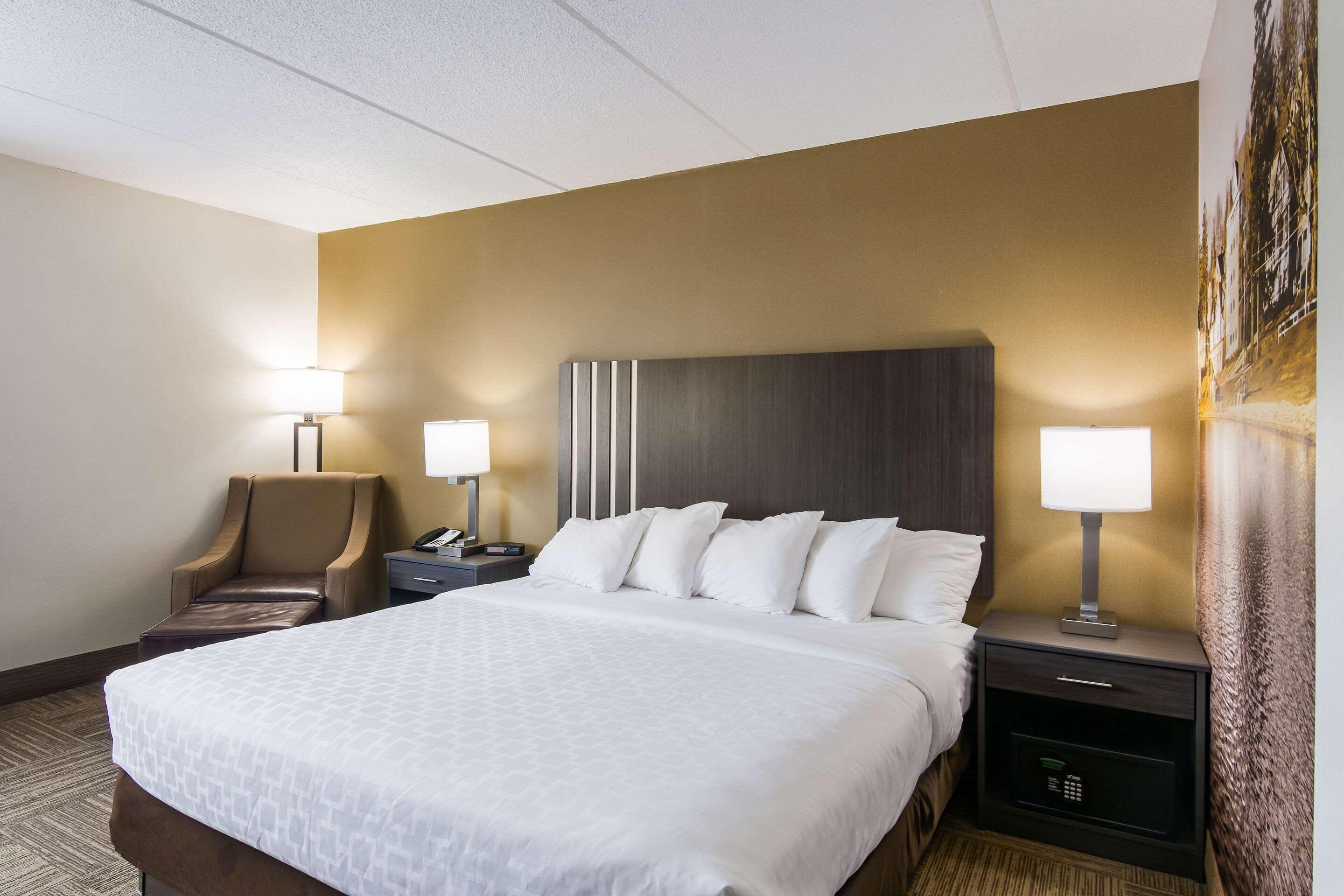 Clarion Pointe Jamestown - Falconer Luaran gambar