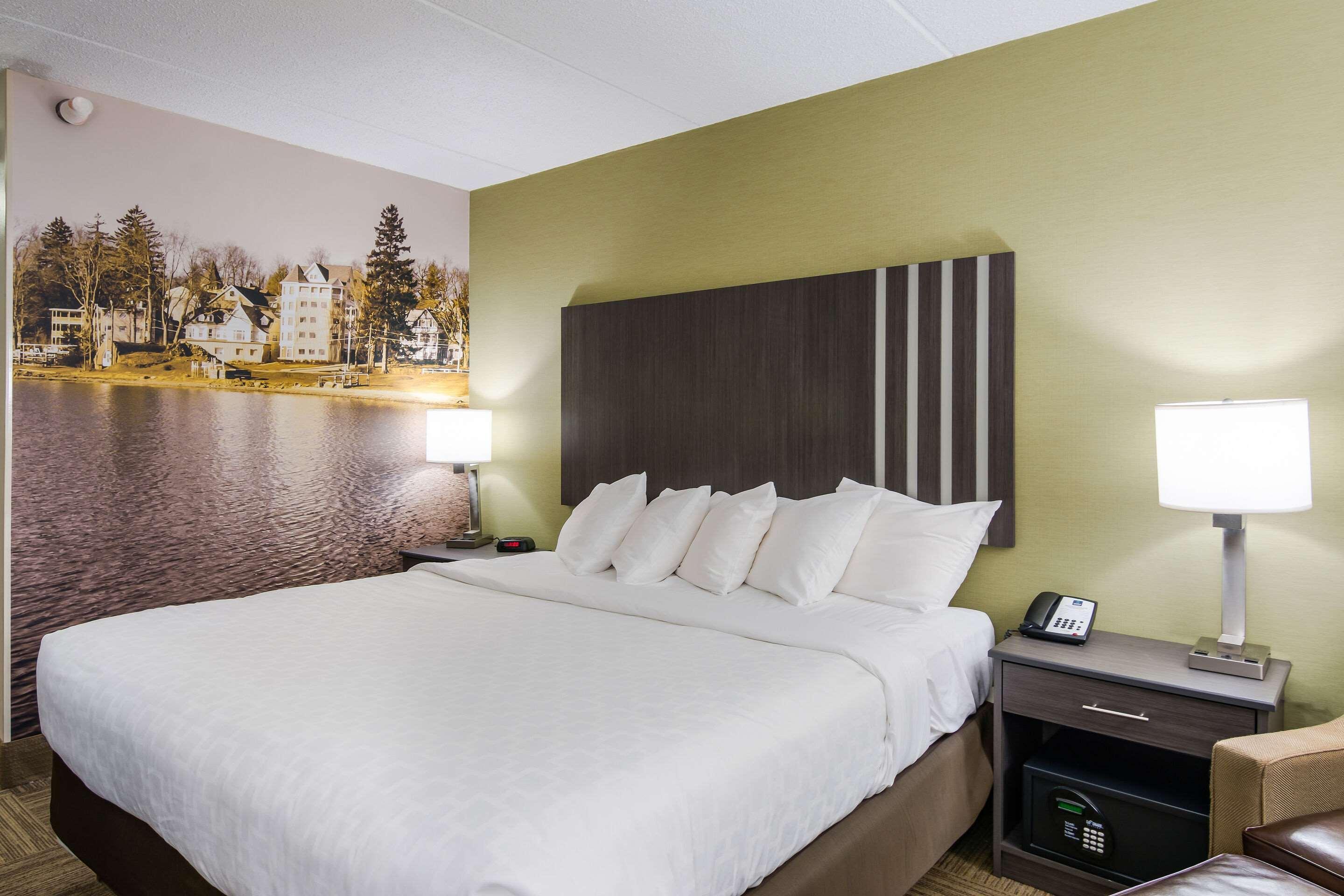 Clarion Pointe Jamestown - Falconer Luaran gambar