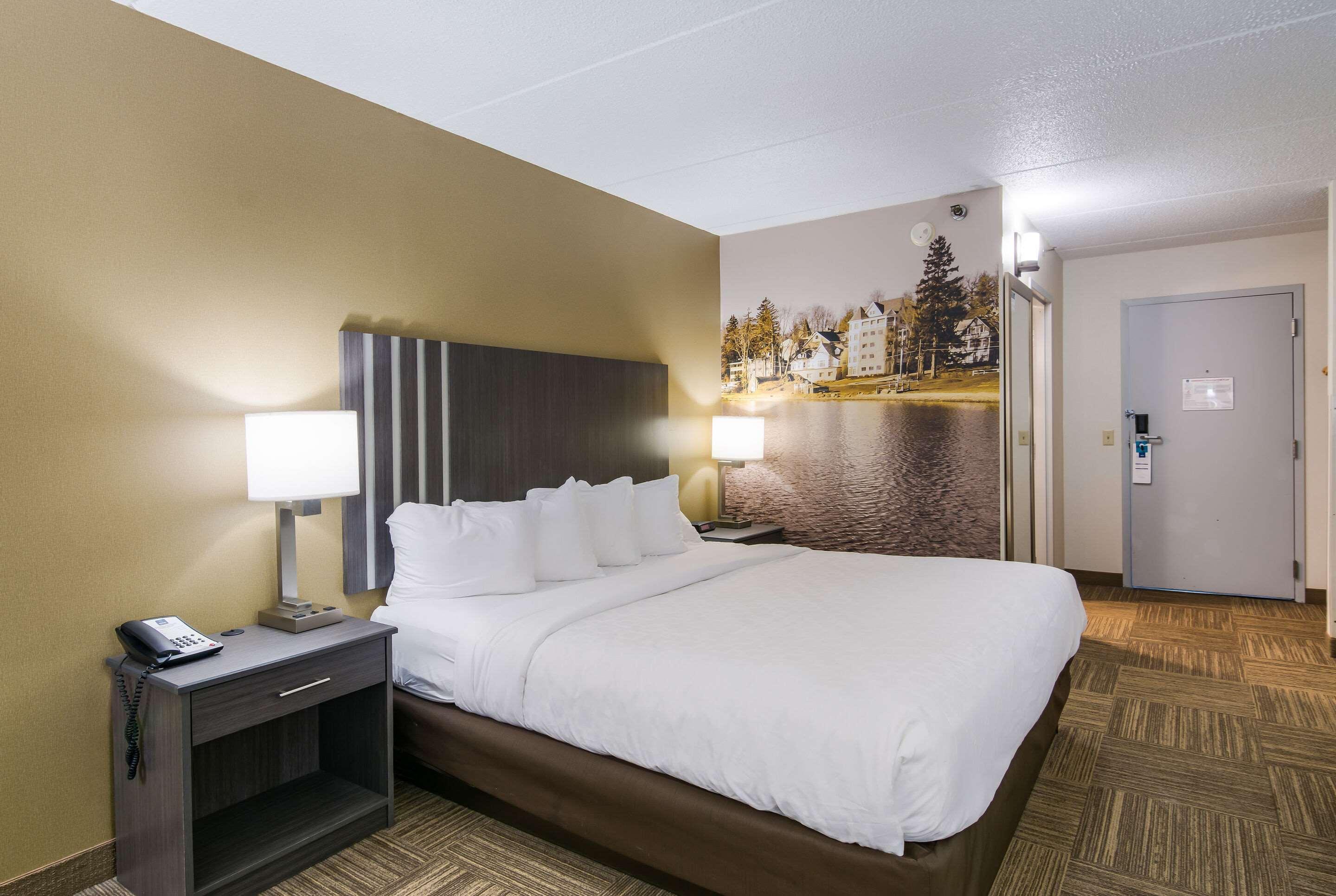 Clarion Pointe Jamestown - Falconer Luaran gambar