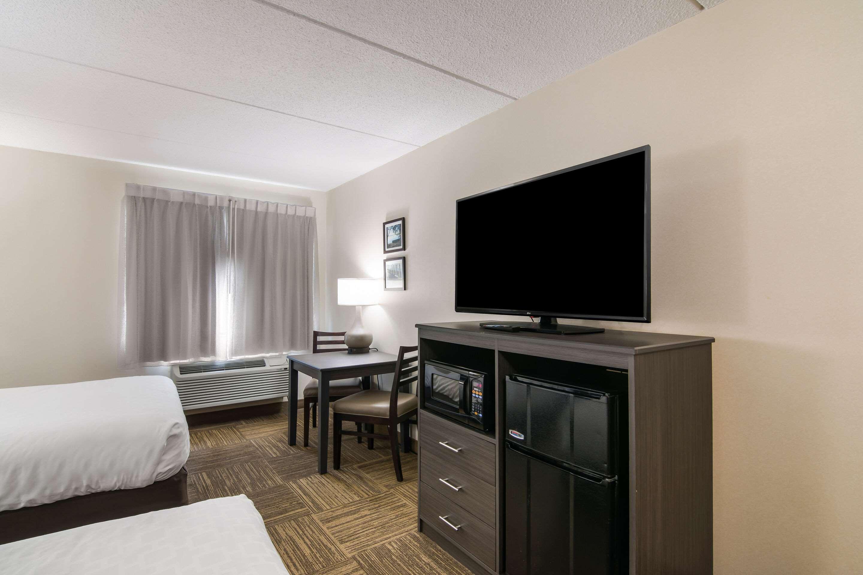 Clarion Pointe Jamestown - Falconer Luaran gambar