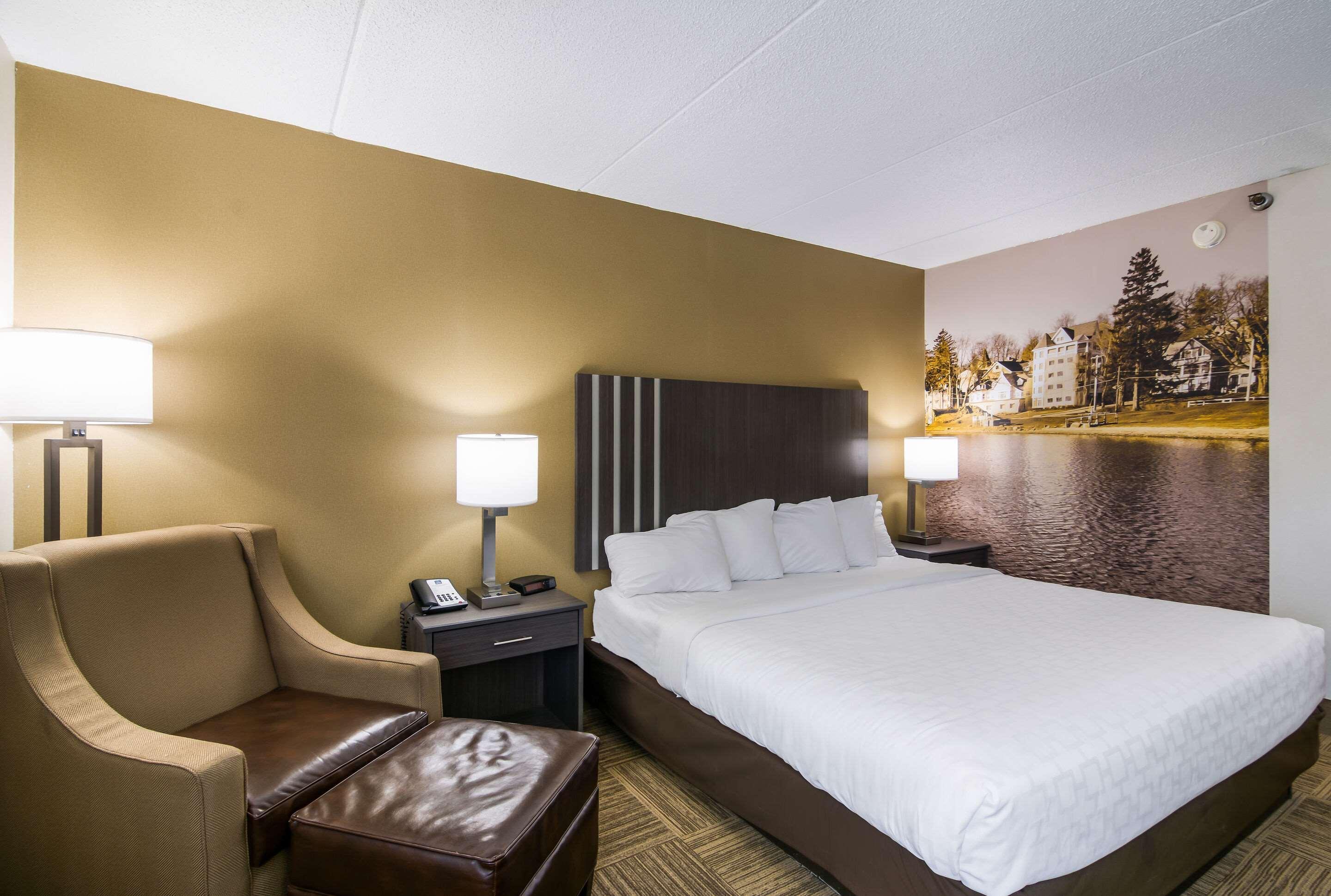 Clarion Pointe Jamestown - Falconer Luaran gambar