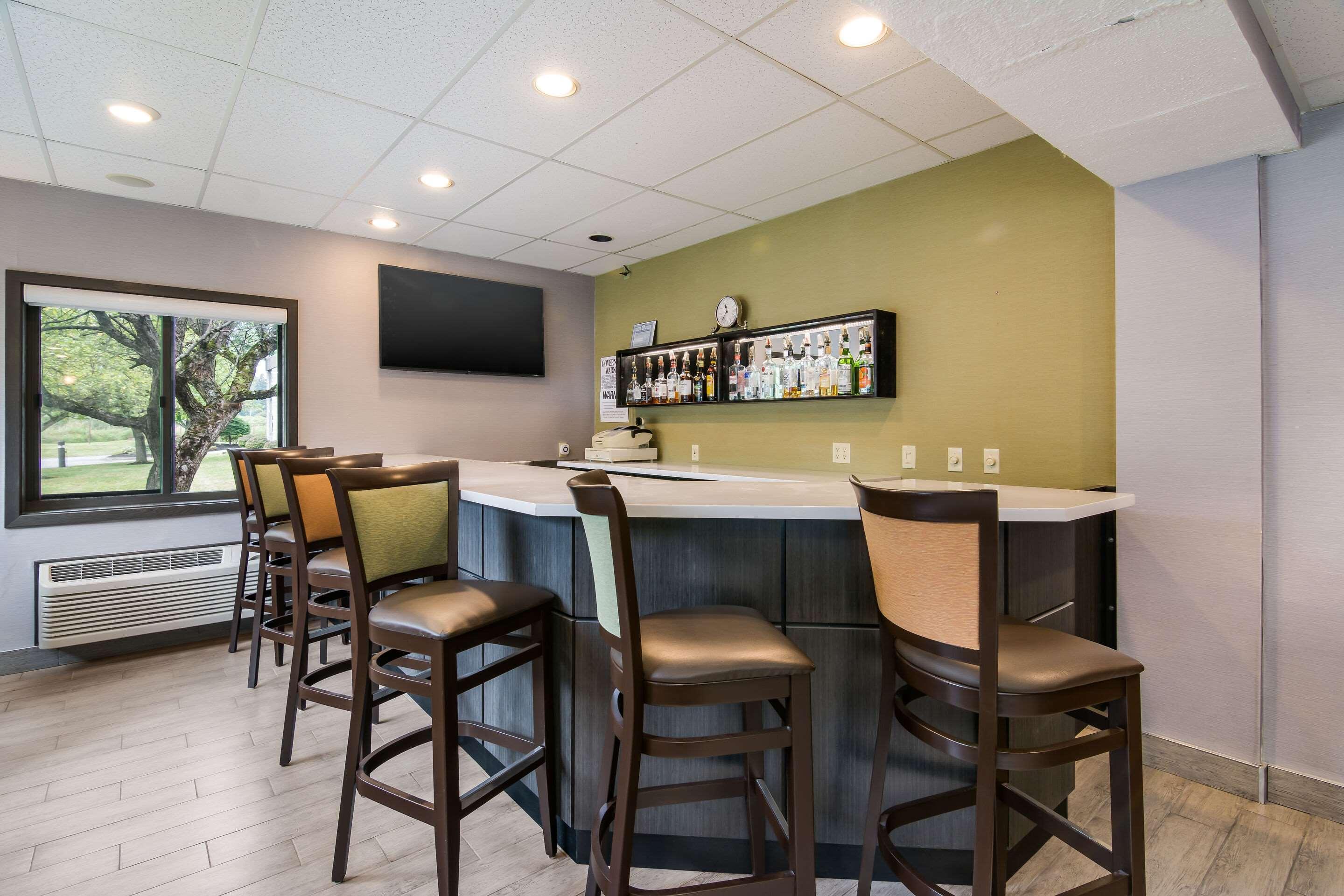 Clarion Pointe Jamestown - Falconer Luaran gambar
