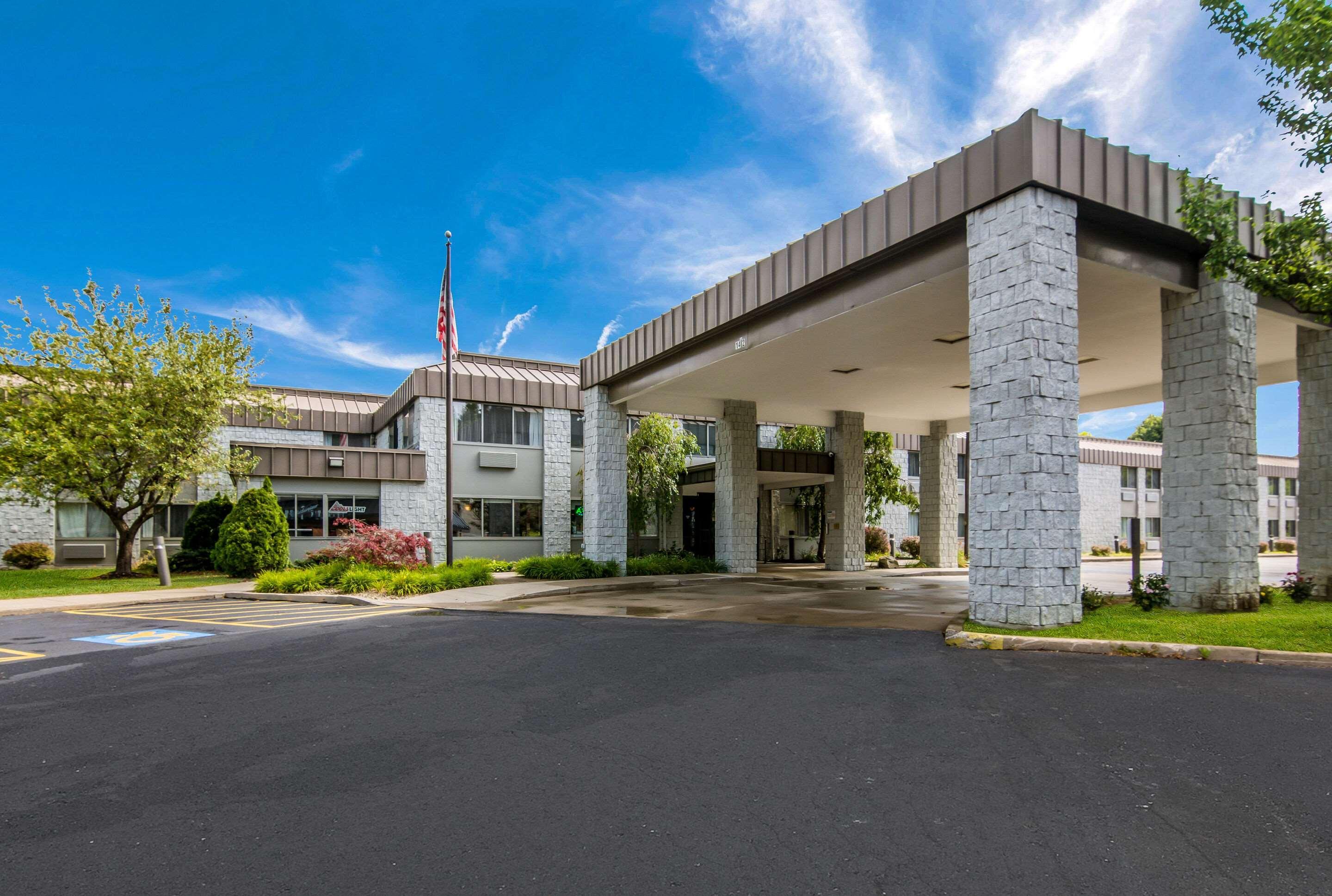 Clarion Pointe Jamestown - Falconer Luaran gambar
